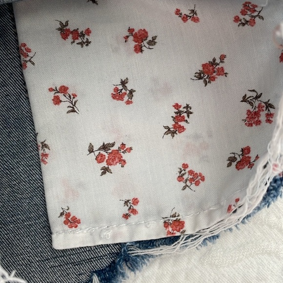 American Eagle Hi-Rise Shortie Shorts Floral Distressed Button Fly Dark Wash 0 - Picture 5 of 12